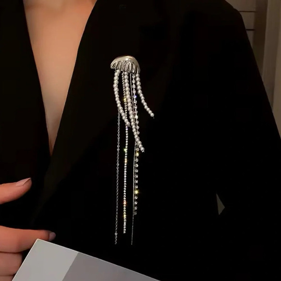 Jellyfish Silver Pearl Brooch - Picture 5 of 14